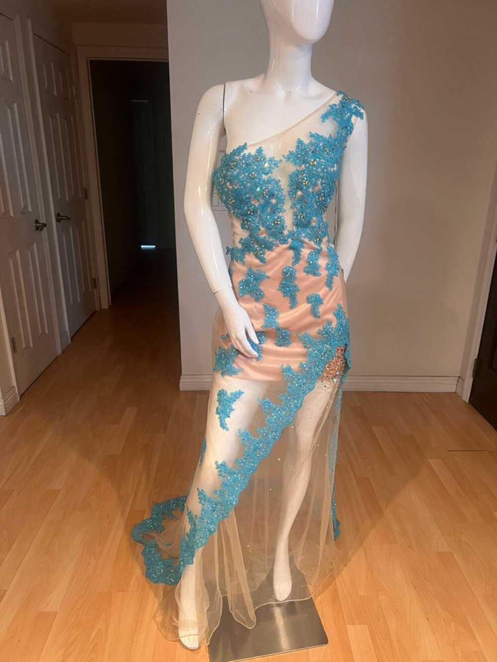 NEW FABULUXE ONE SHOULDER SHEER BACK RHIENSTONE DETAILING GOWN DRESS SZ 2XL